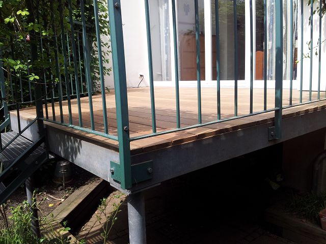 Holzterrassen und Holzfliesen